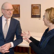 Bettina M. Wiesmann im Austausch mit Prof. Dr. Roland Kaehlbrandt