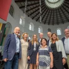 Die Besuchergruppe im Plenarsaal der Paulskirche