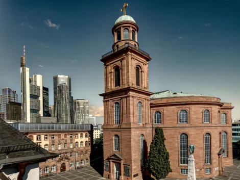 Paulskirche_Außenaufnahme-905x679px